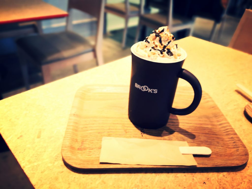 BROOK’S ME-BYO café ぶるっくす みびょうかふぇ ほうじ茶ラテ ホット